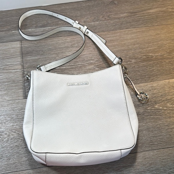 Michael Kors Elegant White Shoulder Bag - Picture 1 of 10